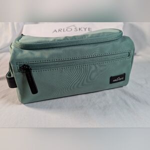 Arlo Skye Dopp Kit in Mint - Travel Makeup Bag UNISEX